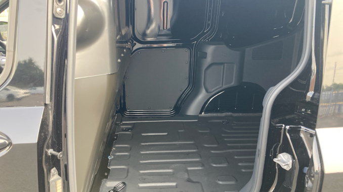 Ford Transit Courier Diesel 1.5 EcoBlue Active Van - Image 5